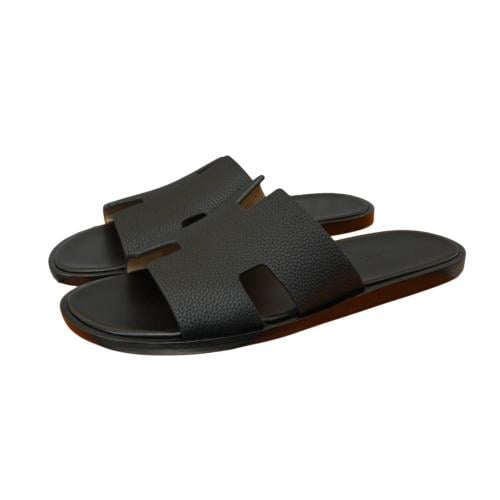 ايرميز صندل اسود يومي و أنيق