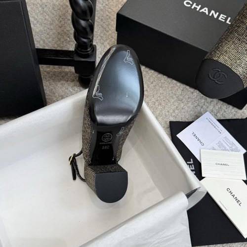 شانيل كعب عالي ميتاليك