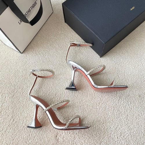 امينه معادي كعب عالي سيلڤر