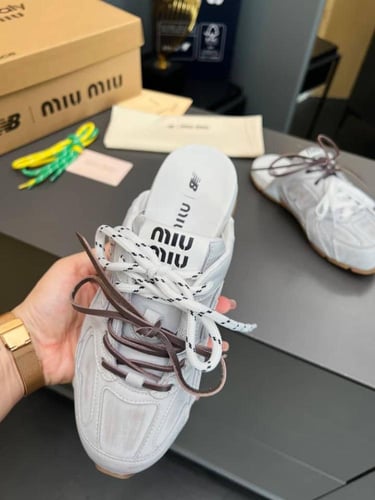 نيو بالانس تعاون مع ميو رمادي