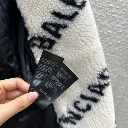 جاكيت بالانسياغا بتصميم جذاب