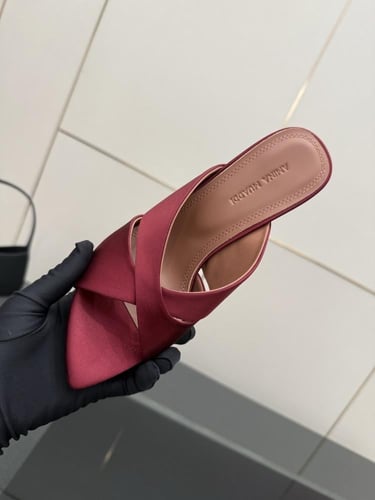 امينة معادي كعب عنابي