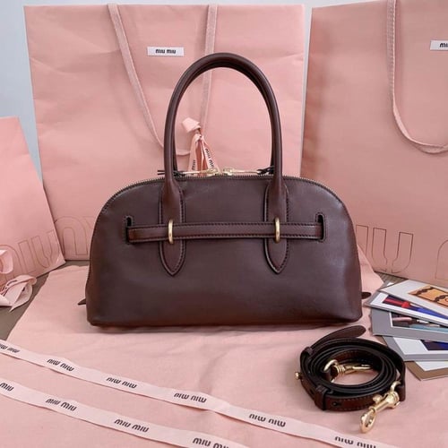 شنطة ميو ميو بني لمسة عصرية