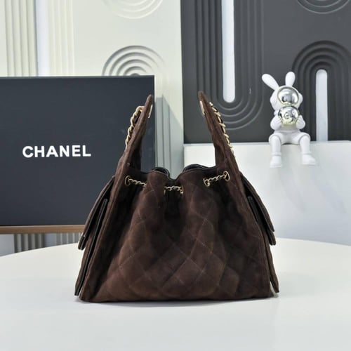 شنطة تشانيل بني مخمل