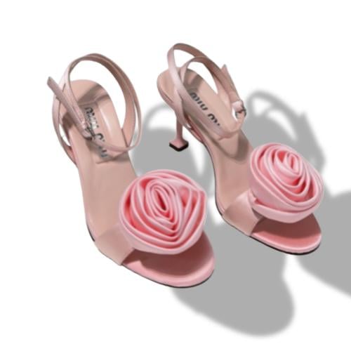 ميو ميو كعب وردي .