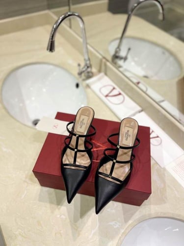 فالينتينو كعب عالي أسود راقي