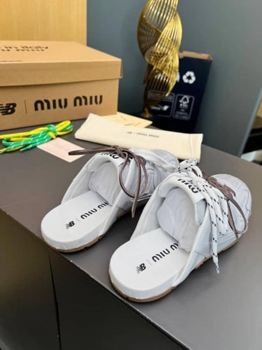 نيو بالانس تعاون مع ميو رمادي P.D