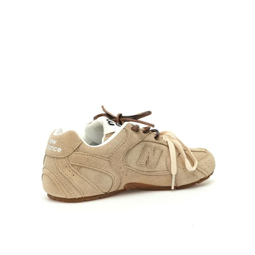 نيو بالانس تعاون مع ميو بني
