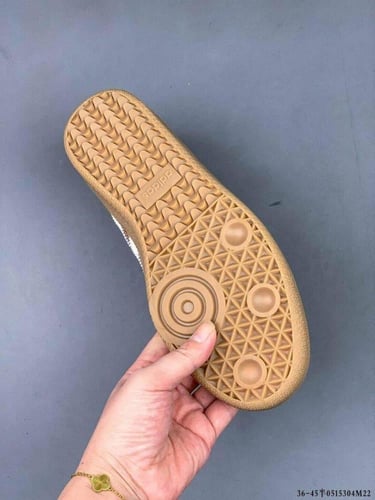 اديداس سامبا بني فاتح