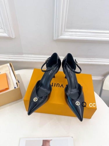 لويس فيتون كعب عالي أسود أنيق