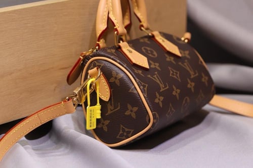 شنطة لويس فيتون صغيرة بني