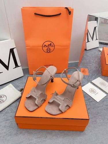 ايرميز كعب عالي بني