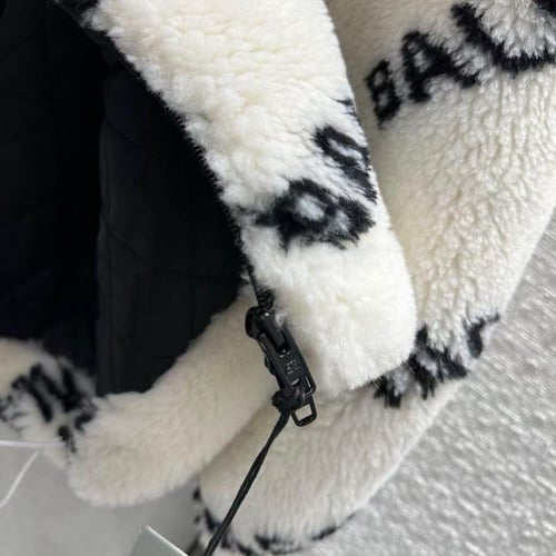 جاكيت بالانسياغا بتصميم جذاب