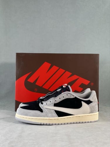 نايكي ترافيس سكوت رمادي اسود اير جوردن 1