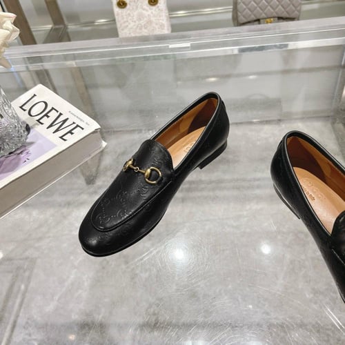 قوتشي جوردان اسود