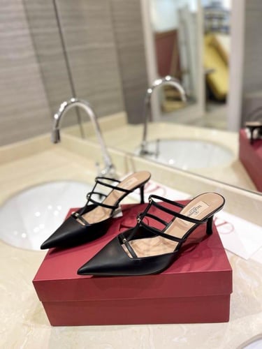 فالينتينو كعب عالي أسود راقي