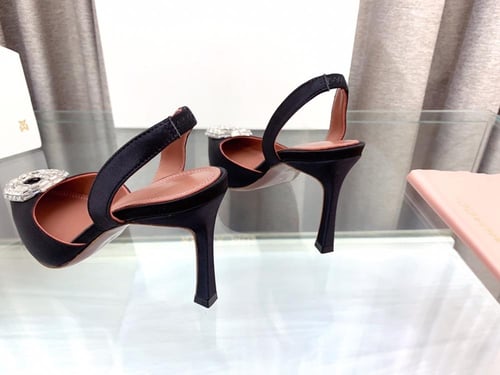 امينة معادي كعب أسود