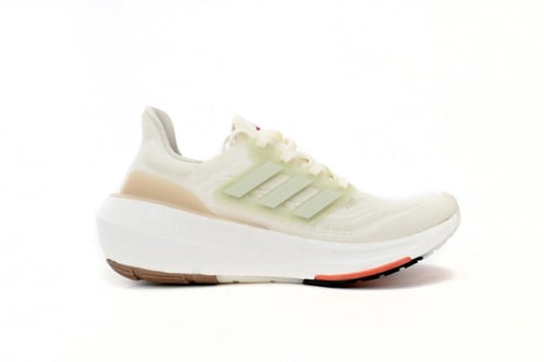 اديداس اولترا بوست ابيض مميز