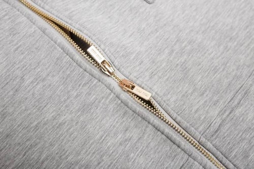 جاكيت ميو ميو رمادي بتصميم مودرن