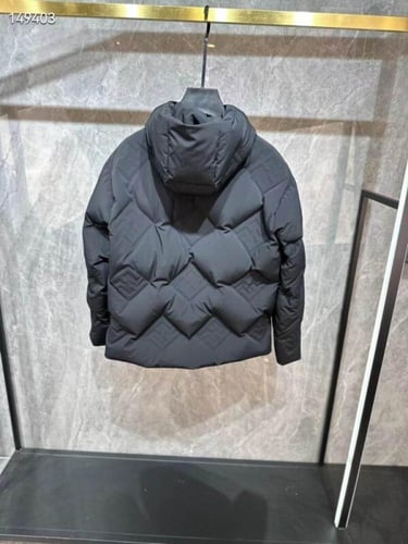 جاكيت فيندي أسود