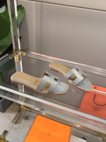 ايرميز صندل رمادي عصري