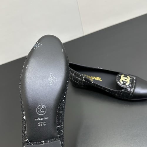 فلات شانيل أسود فخم