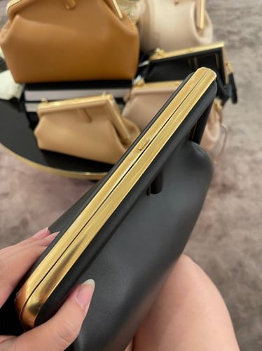 فيندي 'فرست' اسود