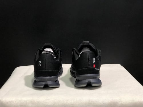 اون رانينغ كلاود سوفر اسود