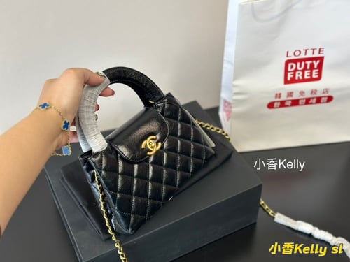 شنطة شانيل جلد أسود عصرية