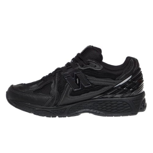نيو بالانس 1906 أسود مميز