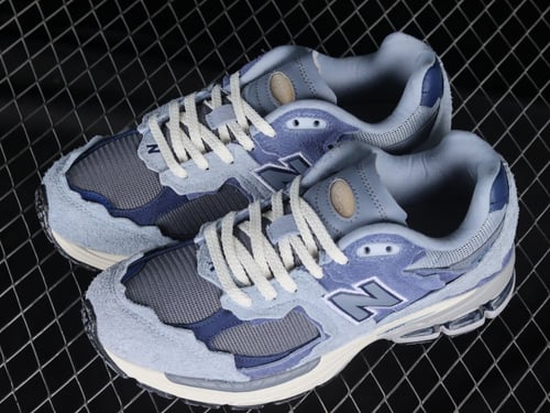 نيو بالانس 2002R ازرق فاتح