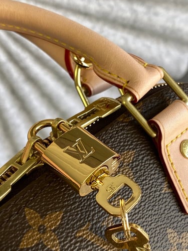 شنطة لويس فيتون الما BB بني بيج