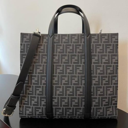 شنطة فيندي عملية بمونوغرام FF اسود