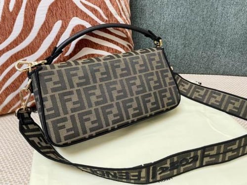 شنطة فيندي 'باقيت' بني فخم