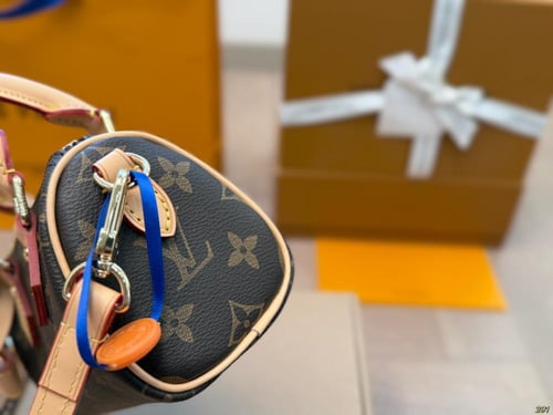 شنطة لويس فيتون نانو سبيدي بني