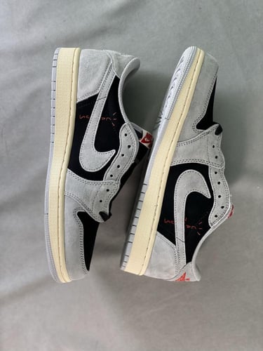 نايكي ترافيس سكوت رمادي اسود اير جوردن 1