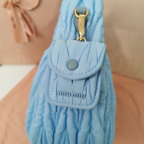 شنطة ميو ميو ازرق