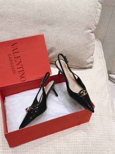 فالينتينو كعب عالي أسود أنيق