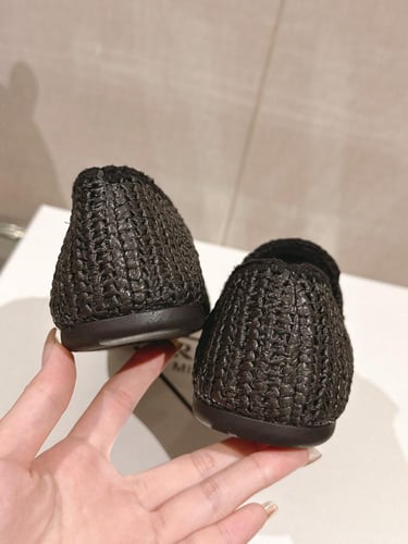 لوفر برادا اسود من الكروشيه