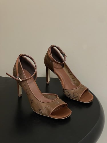 لويس فيتون كعب عالي بني أنيق