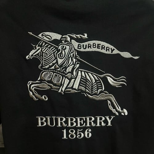 تي شيرت بربري اسود مميز