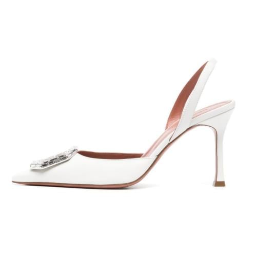 امينة معادي كعب عالي أبيض