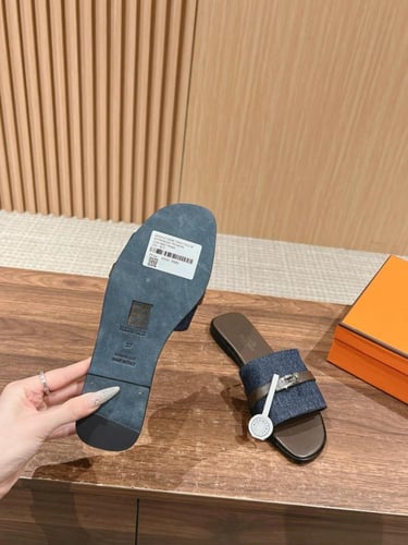 ايرميز صندل اسود ترند