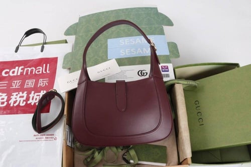 شنطة قوتشي عنابي فخم