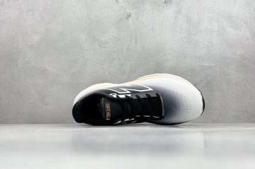 نيو بالانس 1080 ابيض و اسود