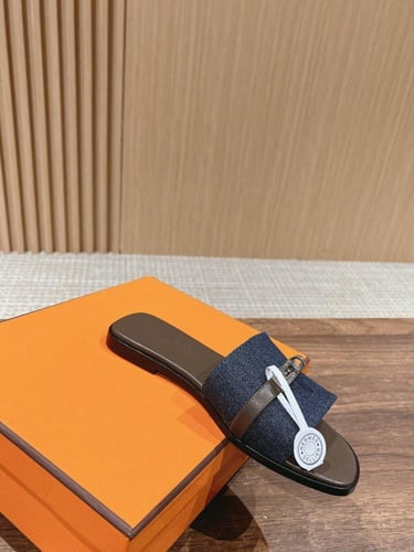 ايرميز صندل اسود ترند