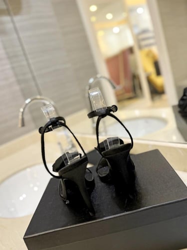 سان لوران كعب عالي اسود أنيق