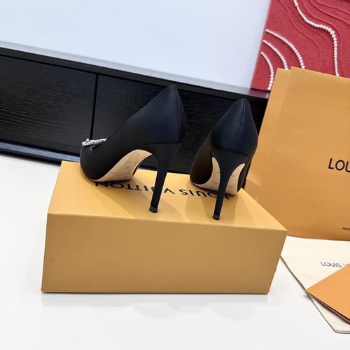 لويس فيتون كعب عالي أسود كلاسيك