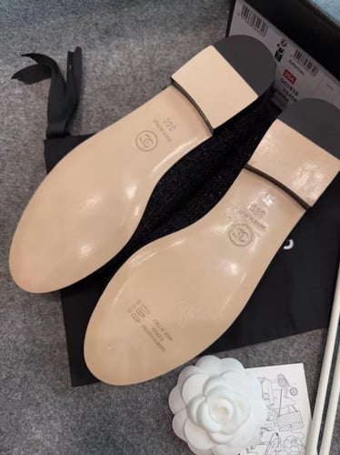 فلات شانيل أسود كلاسيك