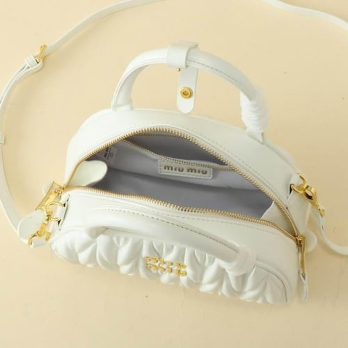 شنطة ميو ميو ابيض